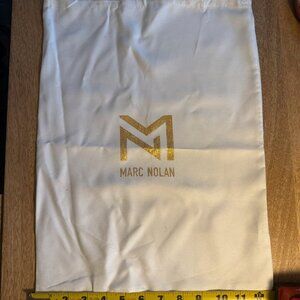 Marc Nolan dust bag in white